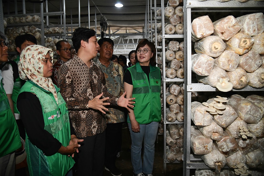 Kunjungi D.I Yogyakarta, Wakil Gubernur Yang Kumhee Tinjau Program Saemaul di Nanggulan