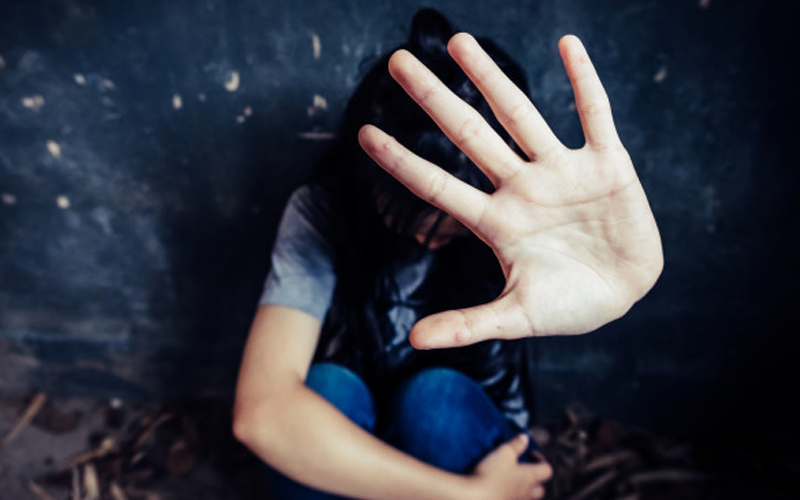 يوقف السكان الجناة المشتبه بهم بالتحرش الجنسي للأطفال في سيمينجكيدول