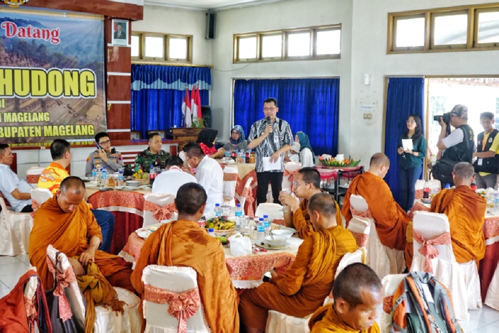 Waisak 2025, Rombongan Bhiksu Thudong Tiba di Magelang