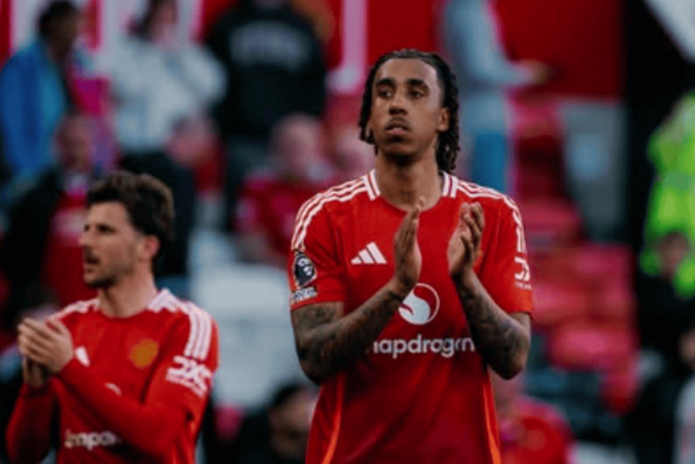 Jelang Final Liga Europa, Dua Bek Andalan MU, De Light dan Yoro Masih Cedera