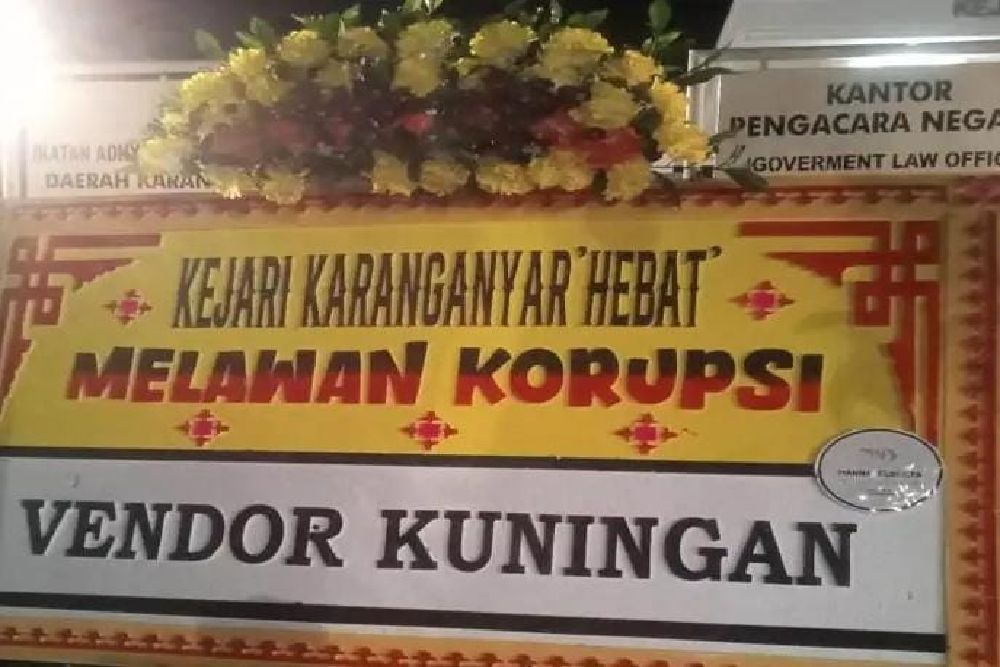 Dinilai Berhasil Ungkap Dugaan Korupsi Pembangunan Masjid Agung Madaniyah, Kantor Kejari Karanganyar Dibanjiri Karangan Bunga