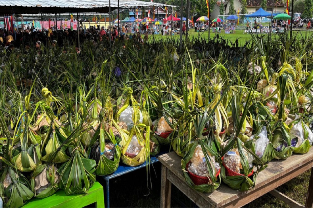 Merti Dusun, Warga Temuwuh Dlingo Bikin 2.025 Nasi Sarang