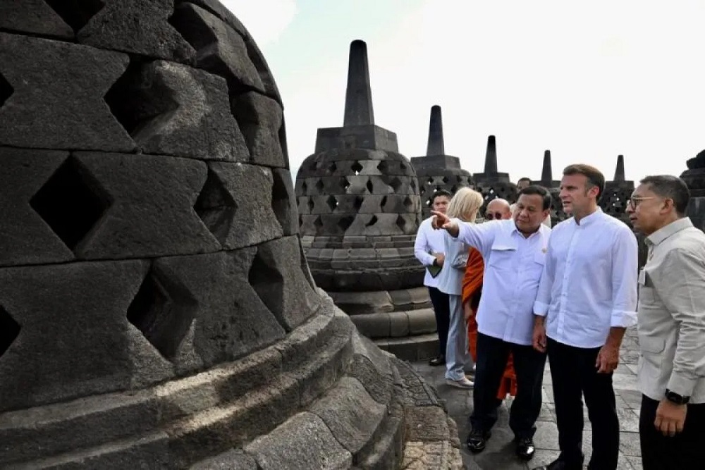 Fadli Zon Dampingi Prabowo Sambut Macron di Candi Borobudur