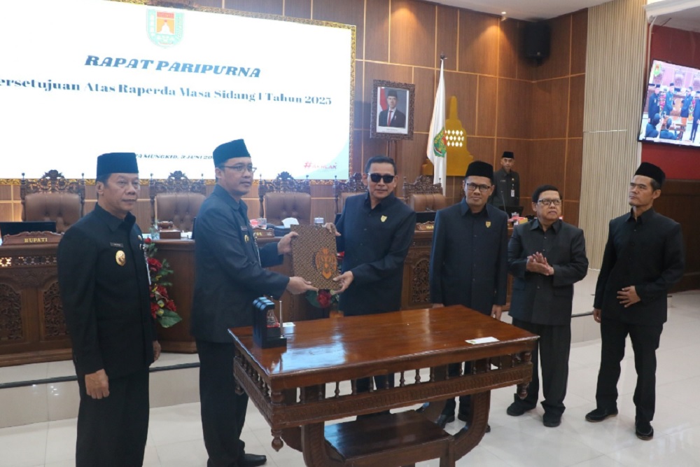 Magelang Regency DPRD يوافق على أربعة لوائح إقليمية I/2025