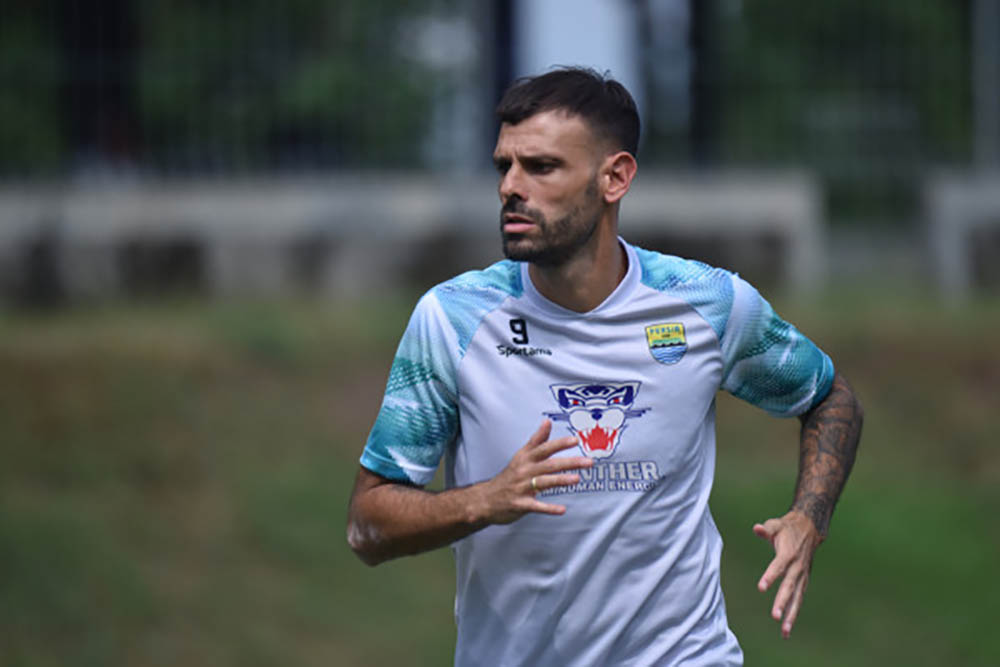 Tyronne Del Pino Resmi Hengkang dari Persib Bandung