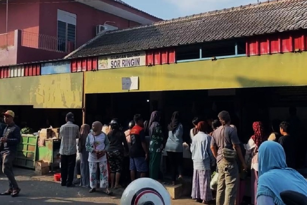 Tempat Penggilingan Daging Kebanjiran Order, Warga Harus Rela Antre Berjam-jam untuk Membuat Adonan Bakso