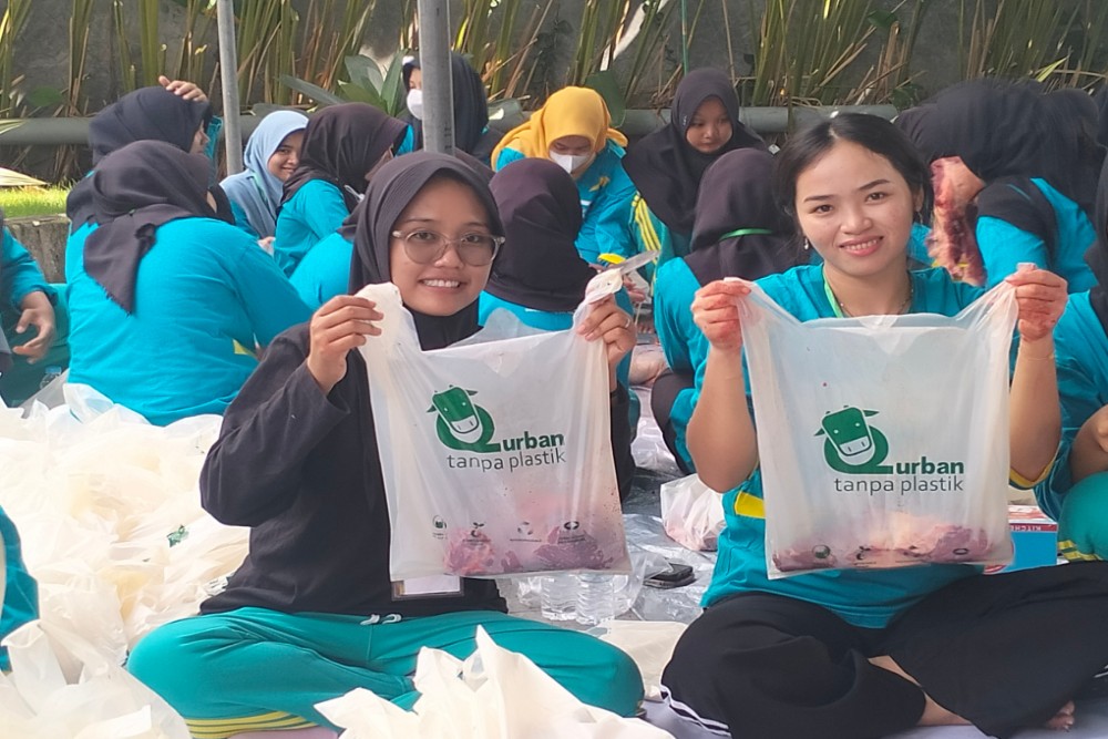 Ramah Lingkungan, Distribusi Daging Kurban di Masjid Walidah Dahlan Unisa Tidak Memakai Plastik