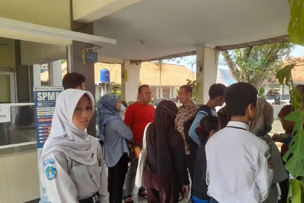 Pelaksanaan SPMB 2025 Dikeluhkan Orang Tua Siswa