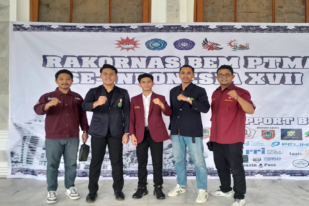 Presma UNISA Yogyakarta Bawa Hadiah Untuk Rakornas BEM PTMAI di Banjarmasin