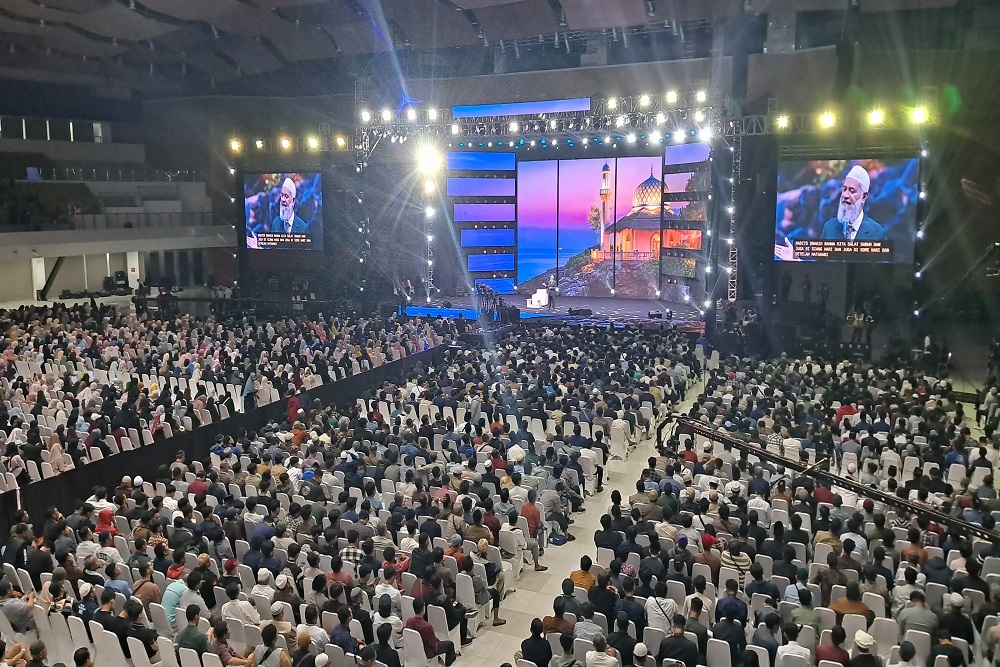Ceramah Zakir Naik di UMS Solo Dipadati Ribuan Orang