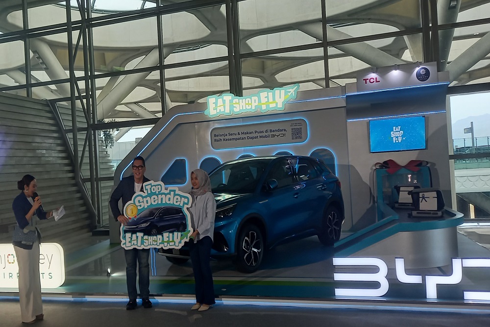 Beli Tas di Bandara YIA, Perempuan Asal Depok Dapat Mobil Listrik dari InJourney Airports