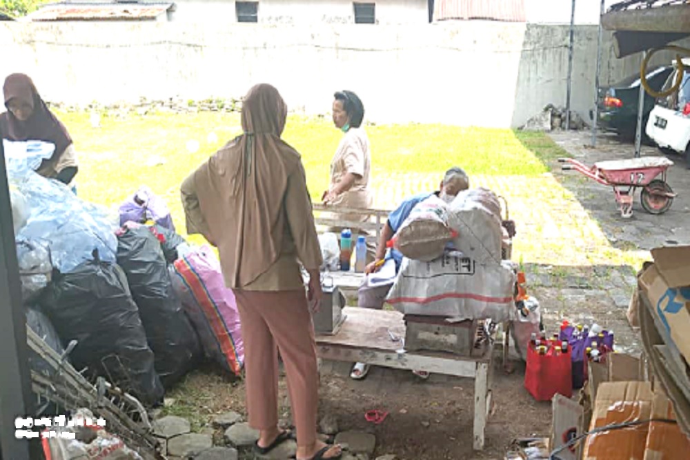 Hasil Bank Sampah di Klitren Jogja Digunakan untuk Simpan Pinjam dan Piknik Gratis
