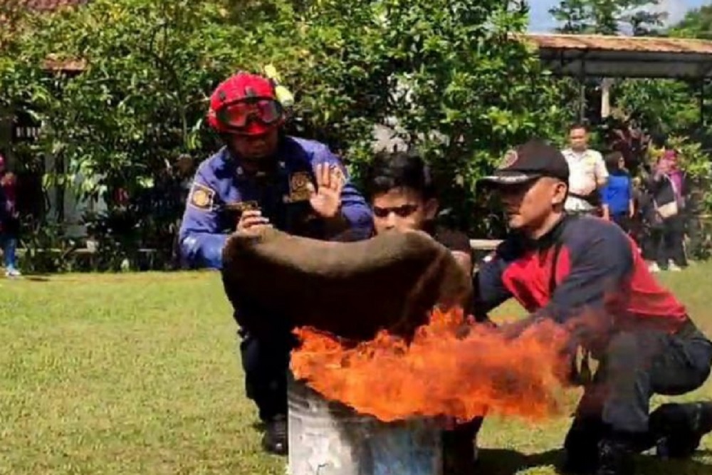 Siswa SLB di Temanggung Diberi Pelatihan Penanggulangan Bencana Kebakaran