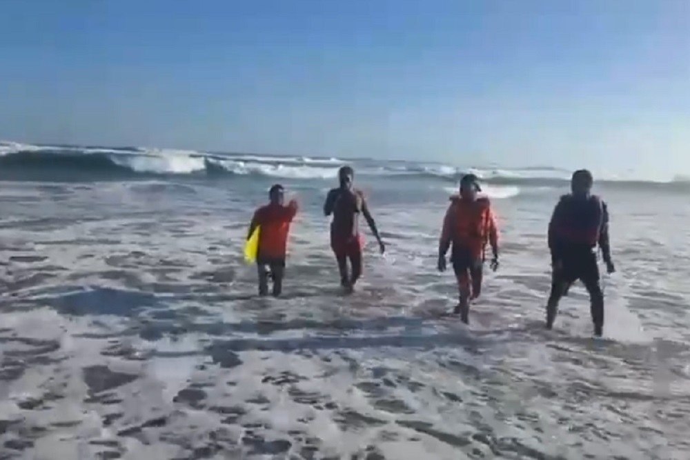 Wisatawan Asal Amerika Serikat Terseret Ombak Parangtritis, Dapat Terselematkan