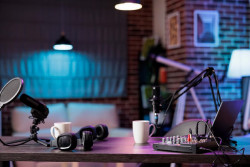 Di Tengah Gempuran Sosmed, Media Penyiaran Konvensional Jadi Sumber Informasi Akurat