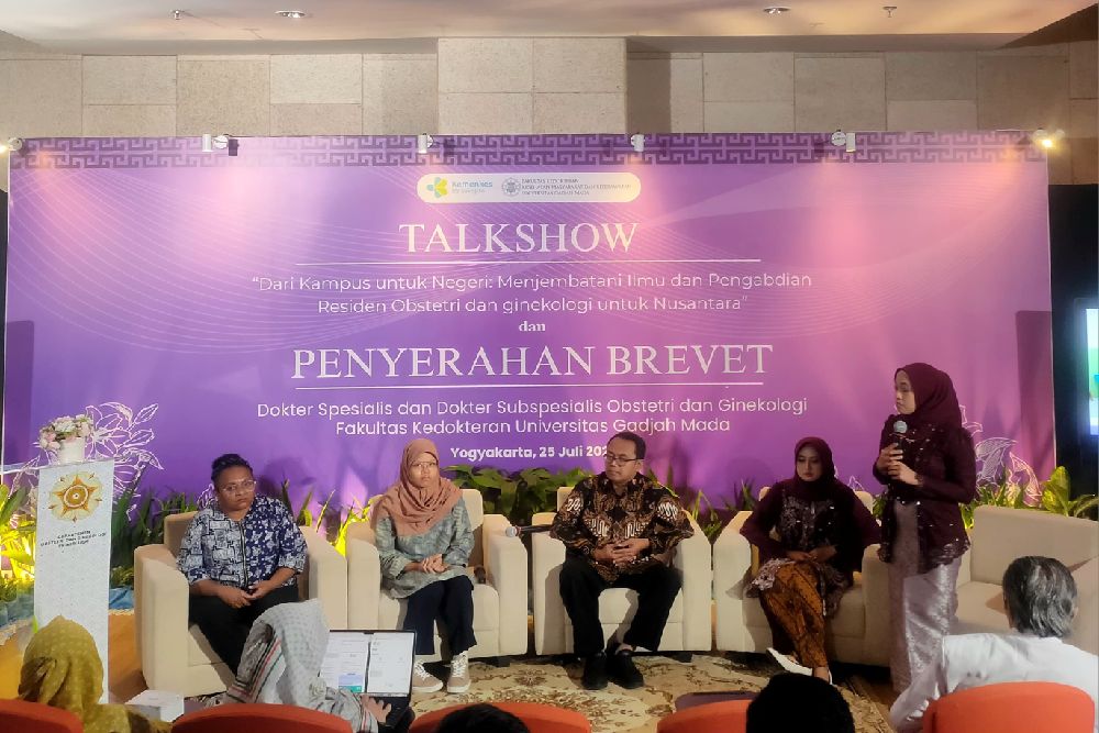 Aktif Kirimkan Residen ke Daerah Tertinggal, FK-KMK UGM Dapat Penghargaan dari Menkes