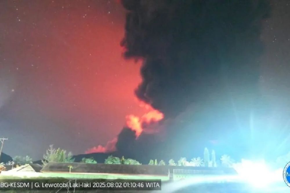 Gunung Lewotobi Laki-laki Kembali Erupsi Disertai Dentuman Keras pada Sabtu Dini Hari Ini