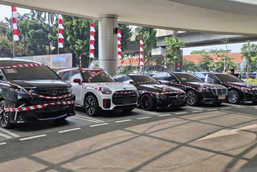Kejagung Sita Uang dan Mobil Mewah Milik Riza Chalid