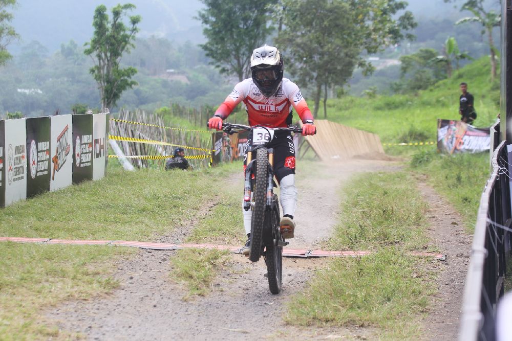 Hasil Putaran Kedua 76 Indonesian Downhill 2025 di Klangon, Rendy Sanjaya Comeback