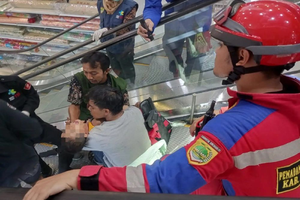 Tim Gabungan Evakuasi Anak Balita yang Terjepit Eskalator di Sukoharjo