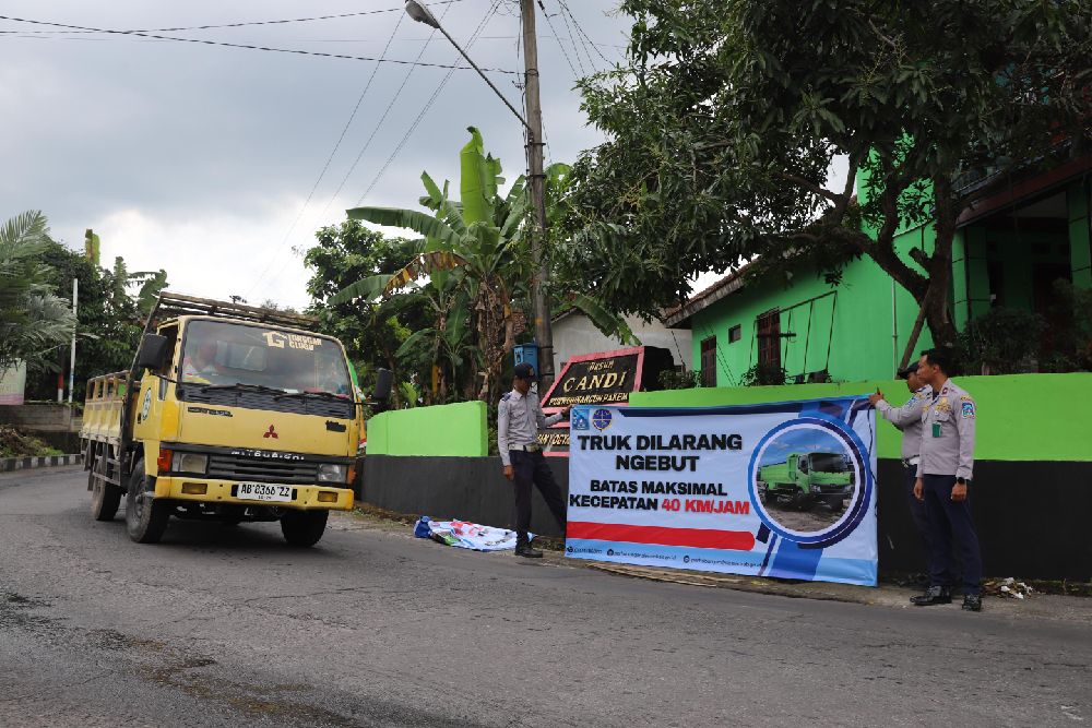 Dishub Sleman Pasang Rambu Batas Kecepatan di Jalan Turgo-Pakem, Ini Tujuannya