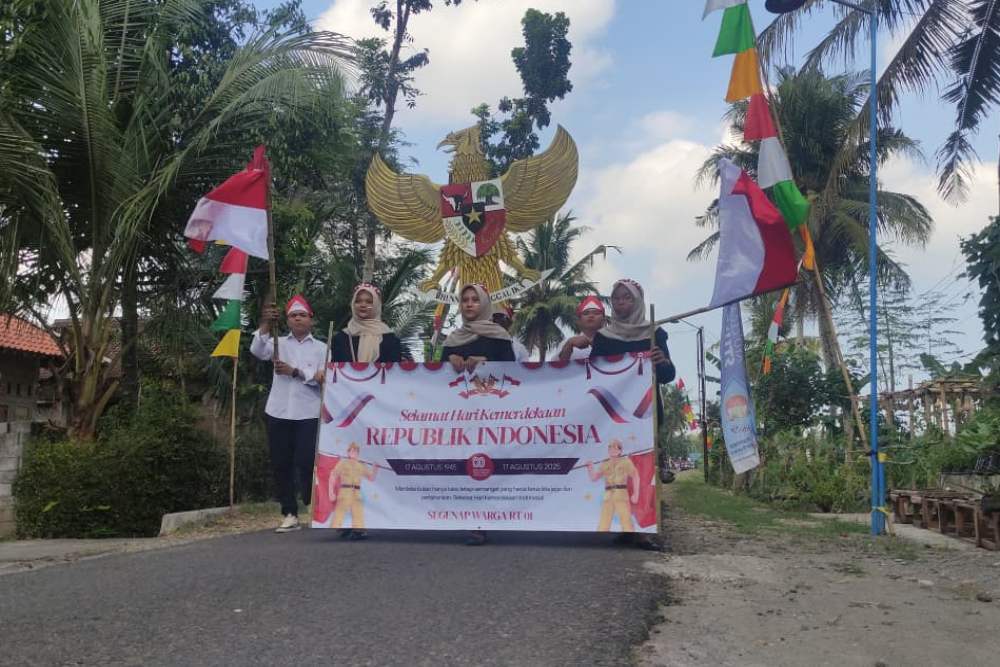 Usung Spirit Guyub Rukun, Ratusan Warga Unjuk Kreativitas dalam Kirab Kemerdekaan