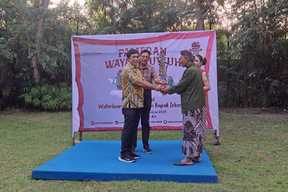 Seniman Iskandar Gelar Pameran Wayang Uwuh di Waterboom Jogja