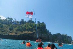 Kisah Upacara Pengibaran Bendera di Laut Gunungkidul, Peserta Digulung Ombak dan Diempas Angin
