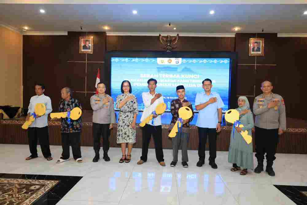 5 Warga Terdampak Pembangunan Mapolda Baru Terima Kunci Rumah Relokasi