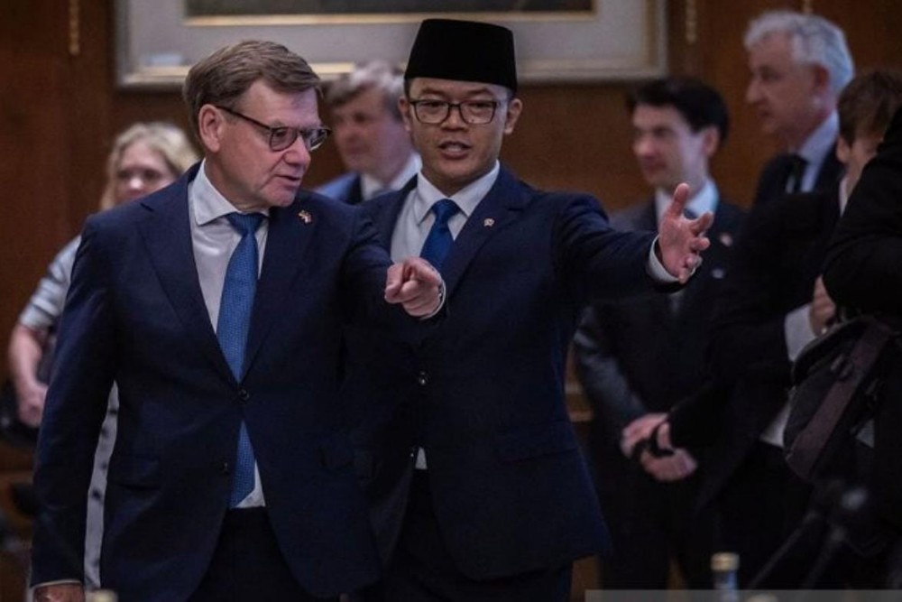 Dinilai Berjasa, Menlu Sugiono Peroleh Bintang Mahaputera Utama