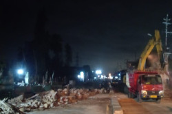 Gapura Selamat Datang di Jalan Bantul Dirobohkan, Pelebaran Jalan Mulai Dikebut