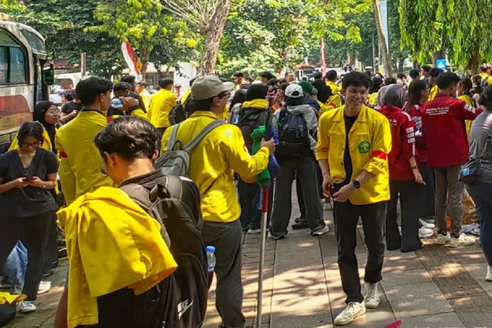 Ribuan Mahasiswa BEM UI Menuju Polda Metro Jaya