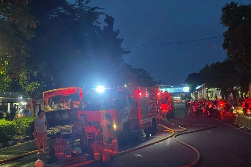 Gedung Gegana di Jakarta Terbakar, 12 Pemadam Kebakaran Dikerahkan