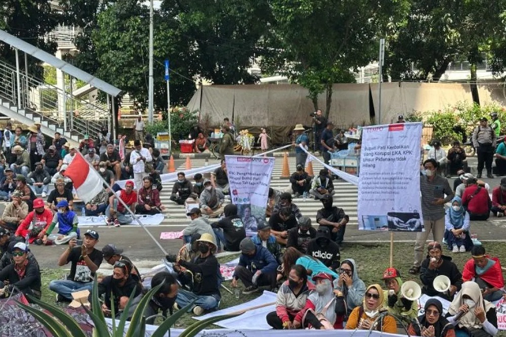 Ratusan Warga Pati Datangi KPK, Langsung Gelar Salawatan