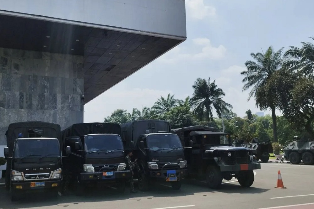Antisipasi Demo Susulan, TNI-Polri Bangun Tenda di Gedung DPR