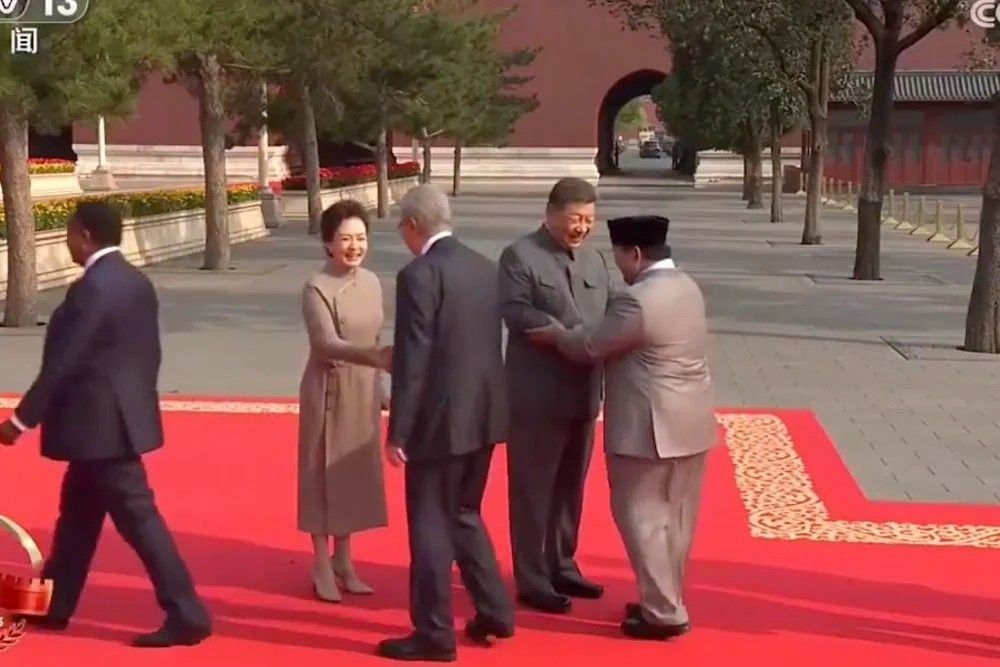 Hadiri Parade Militer China, Prabowo Jabat Erat Tangan Xi Jinping
