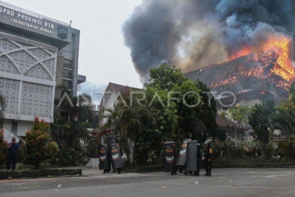 Usut Pembakaran Gedung, Polisi Minta Keterangan Ketua DPRD NTB