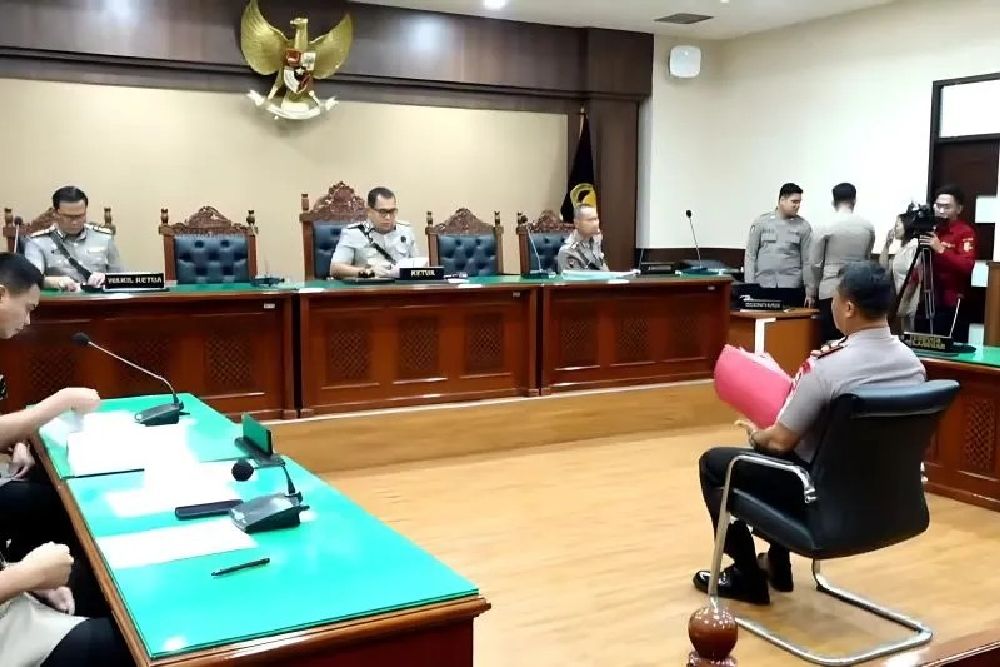 Prabowo Minta Transparan, Live Streaming Sidang Etik Brimob Di-Mute dan Dihapus