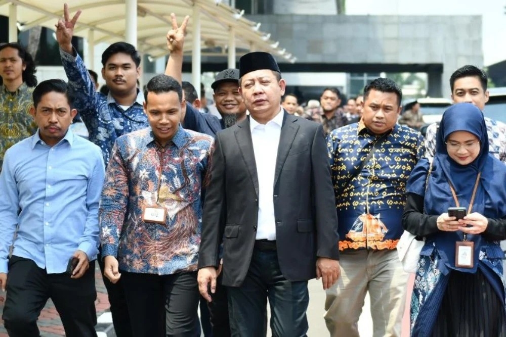 Ahmad Sahroni Diganti Rusdi Masse Mappasessu, Berikut Profilnya