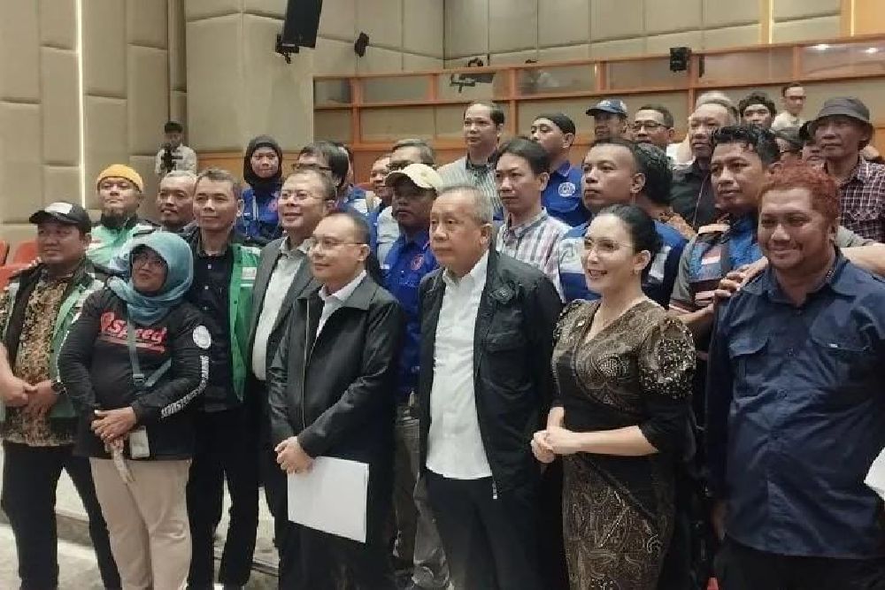 DPR Desak Prabowo Teken Perpres Soal Perlindungan Pekerja Transportasi Online