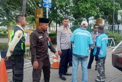 Viral Jukir Masjid Raya Sheikh Zayed Solo Patok Parkir Rp30.000