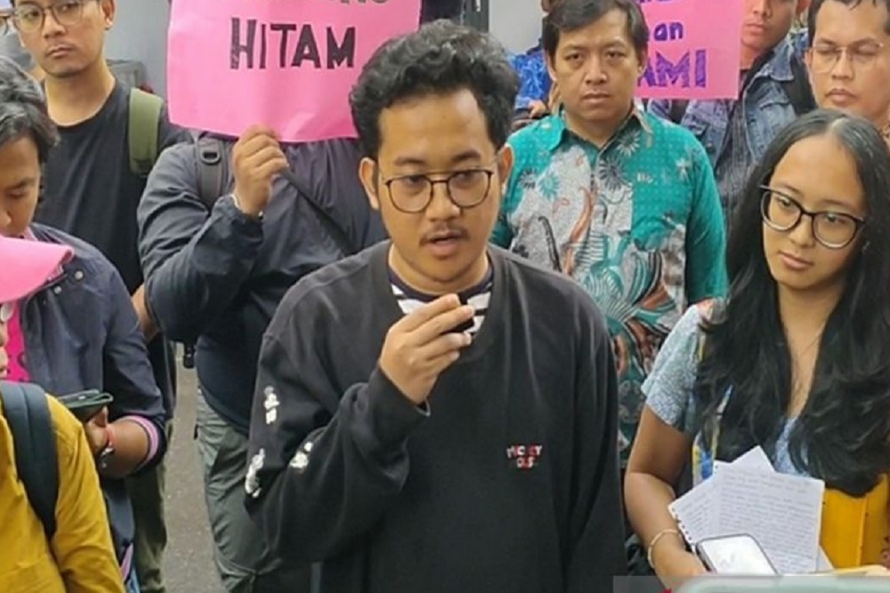 Keluarga Harap Delpedro Bisa Menulis Tesis di Tahanan