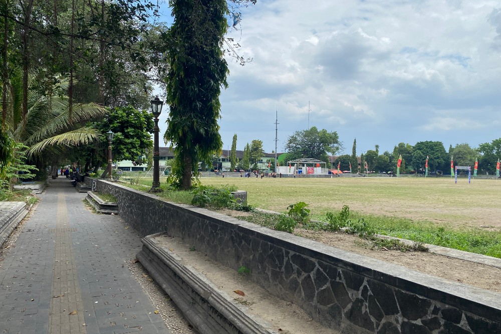 Mas Jos di Mantrijeron Kurangi Volume Sampah 2 Ton per Hari