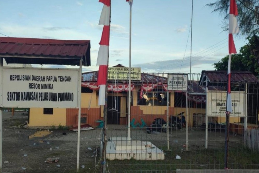 Petugas Olah TKP Lokasi Penyerangan Mapolsek di Mimika