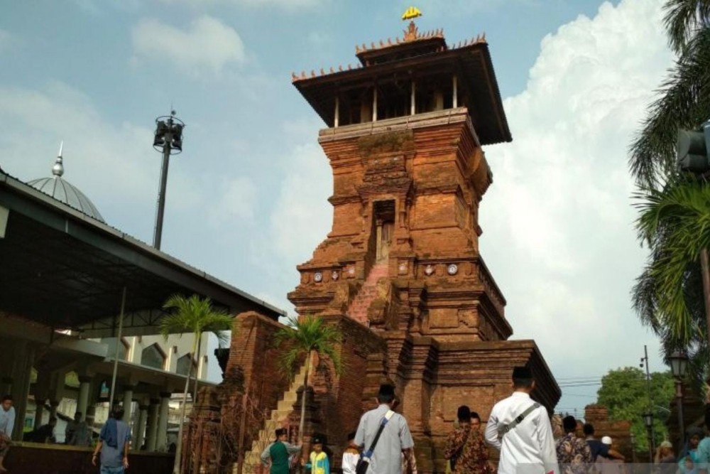 Wisata Ziarah Makam Sunan Kudus Selalu Ramai Pengunjung