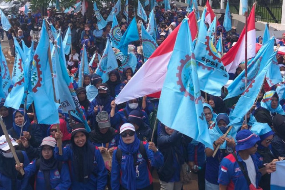 Ribuan Buruh Demo di DPR, Ini Tuntutannya