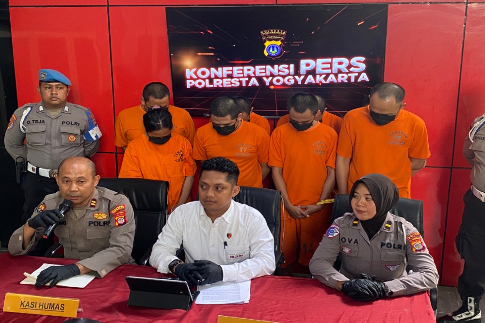 Polisi Bongkar Pembuatan SIM Palsu di Jogja, Tangkap 8 Orang