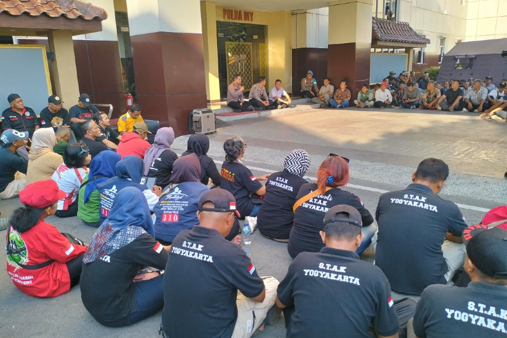 Massa Lintas Komunitas Datangi Polda DIY, Dukung Ciptakan Jogja Aman