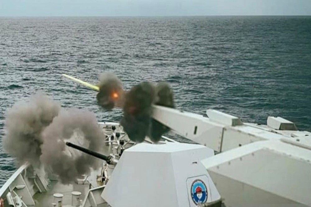 KRI RE Martadinata Dikerahkan di Latihan Tempur Laut Banda