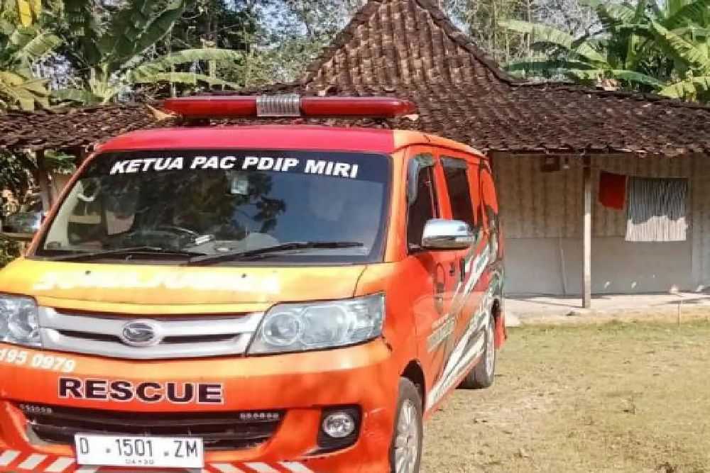 Parah, Mobil Ambulans Milik PDIP Miri Sragen Digondol Pencuri